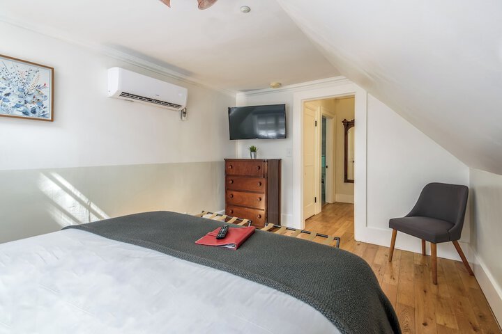 Room 53 of 68