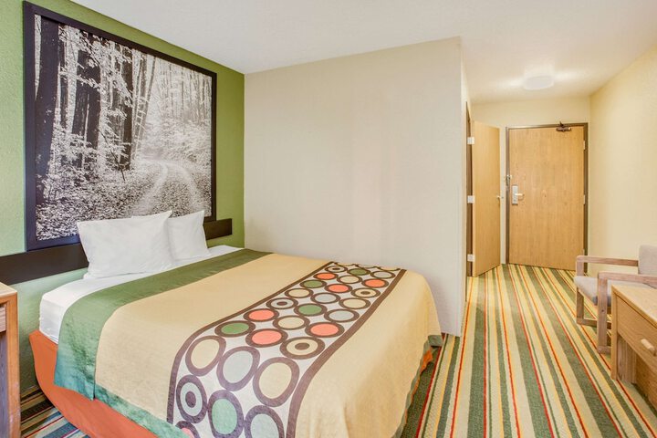 Room 14 of 24