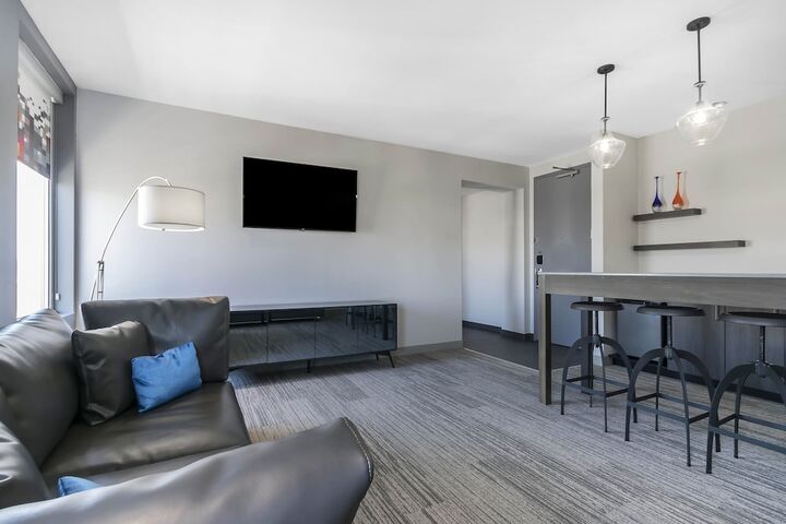 Room 30 of 49