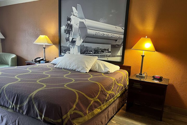 Room 16 of 24