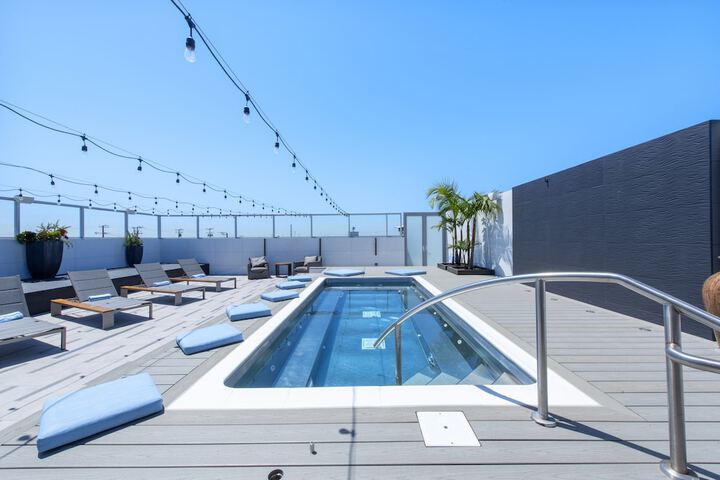 Shade Hotel
