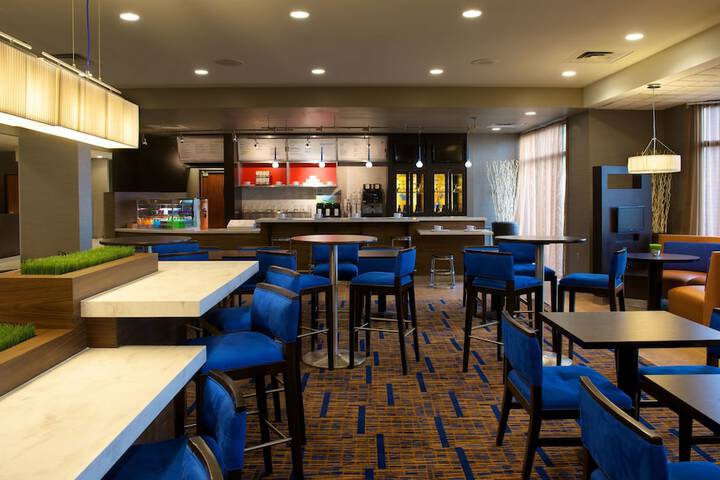 Courtyard by Marriott Bloomington
