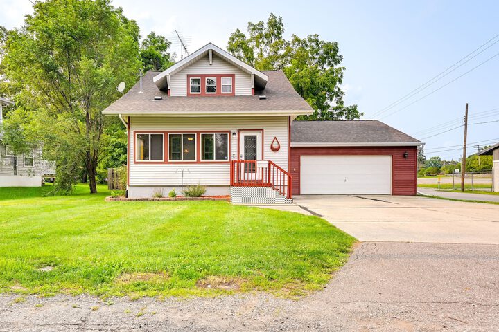 Grand Blanc Rental w / Gas Grill & Private Yard