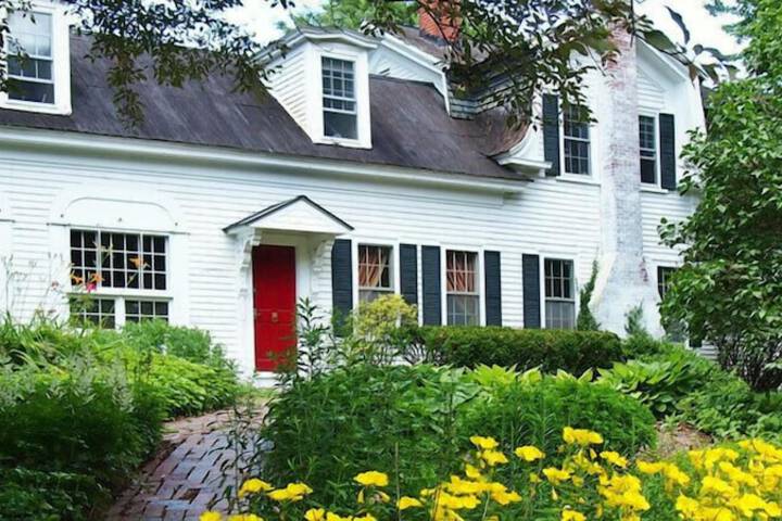 Admiral Peary Inn Bed & Breakfast
