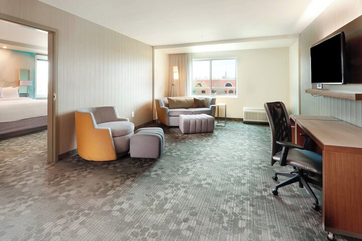 Room 8 of 33