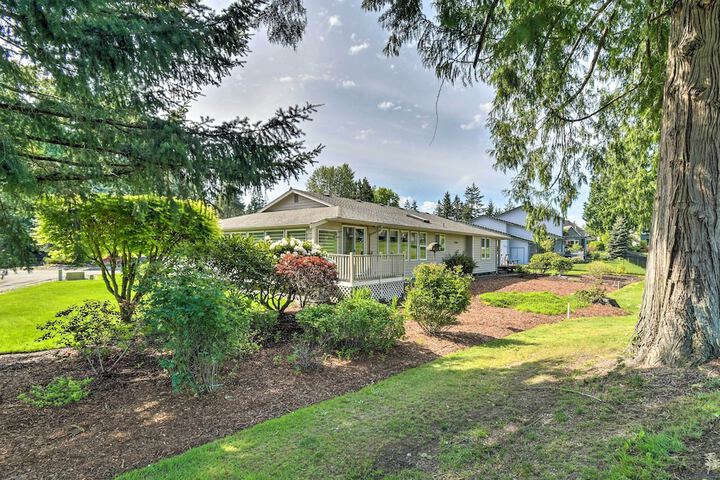 Spacious Family Home on Golf Course: Hike & Bike!
