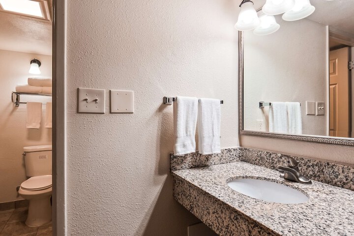 Room 15 of 28
