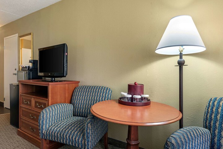 Room 114 of 131