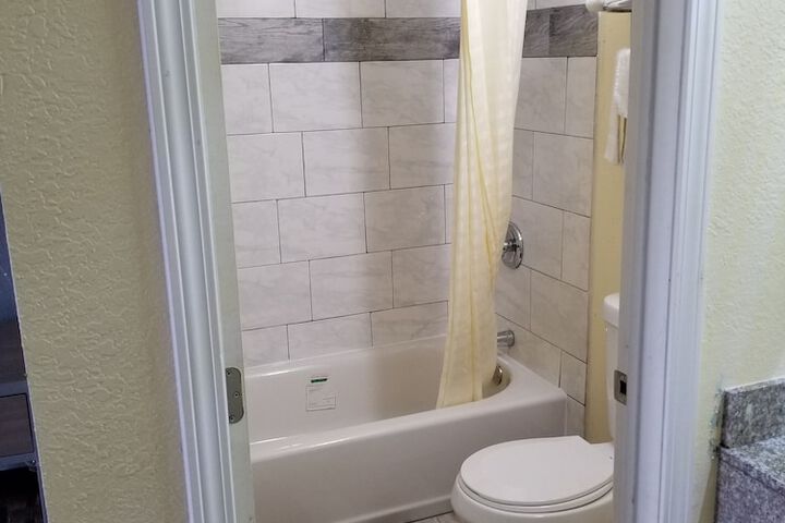Room 3 of 20