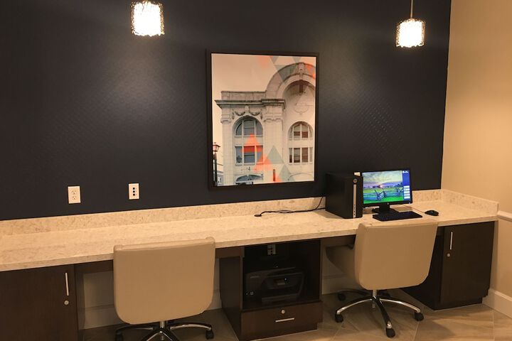 Business Center 34 of 35