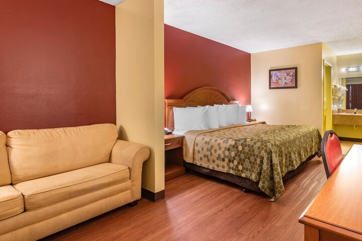 Room 11 of 33