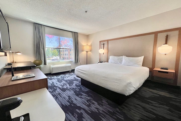 Room 10 of 17