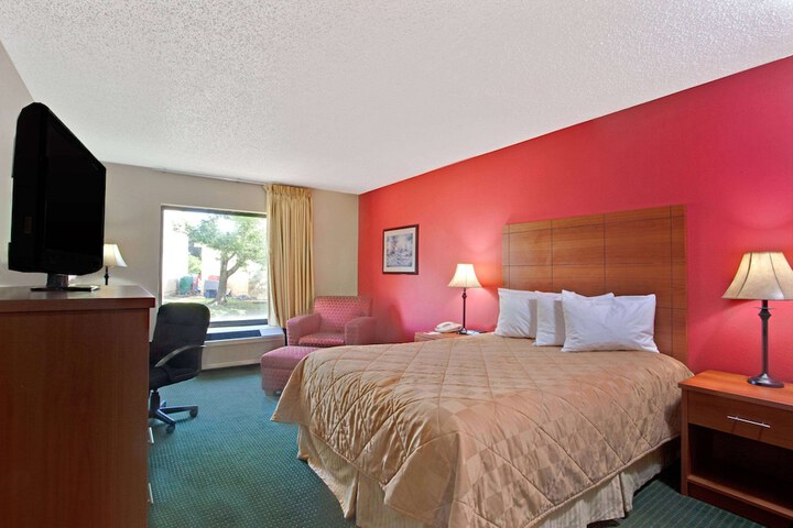 Room 9 of 26