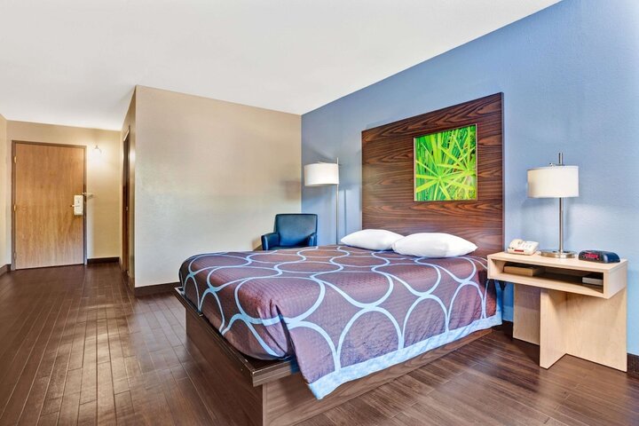 Room 7 of 19