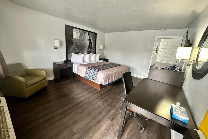 Room 12 of 28