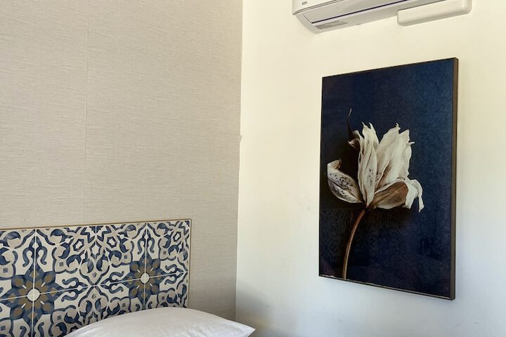 Room 9 of 34