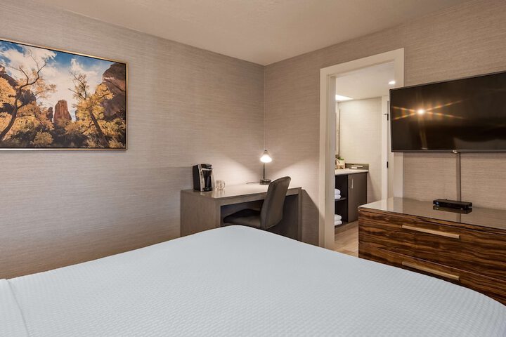 Room 27 of 32