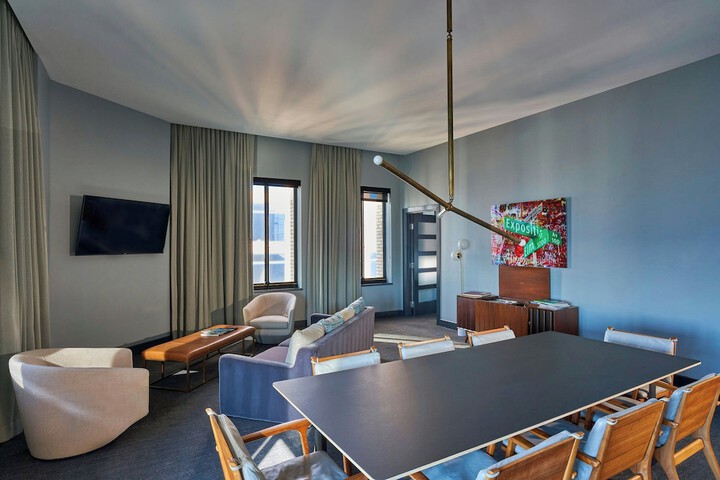 Room 43 of 69