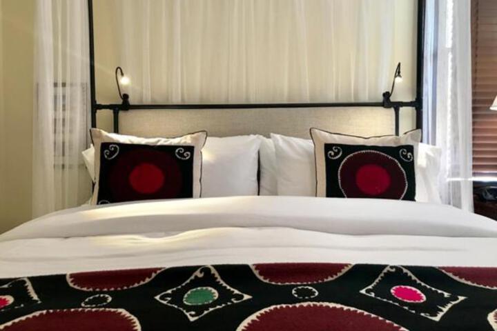 Elmwood 1820 Bed & Breakfast Inn