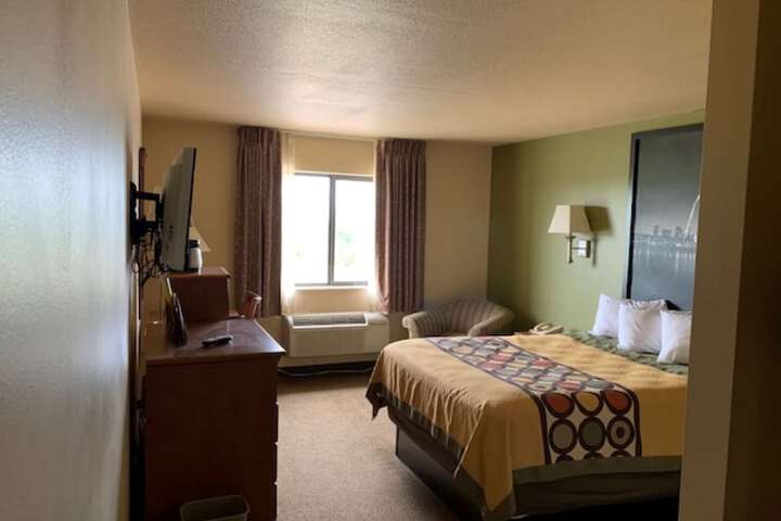 Room 13 of 64