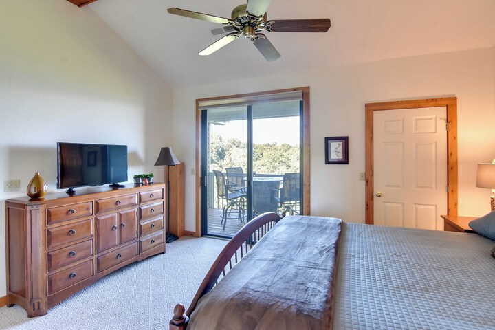 Scenic Views & Trail Access! Blue Ridge Mtns Condo