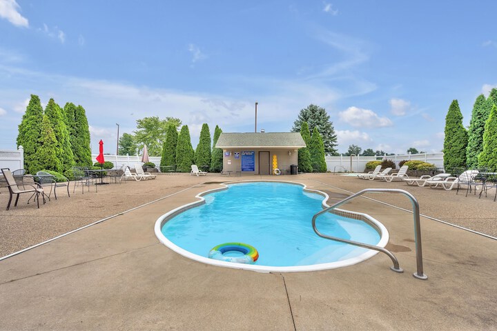 Indiana Beach Hotel and Banquet Hall