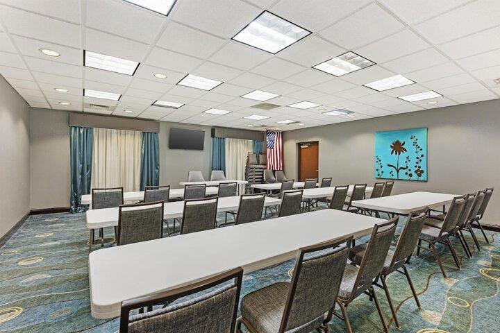 Best Western Plus Chain of Lakes Inn & Suites