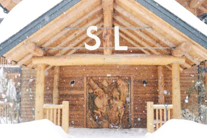 The Suttle Lodge & Boathouse