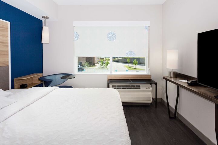 Room 28 of 47