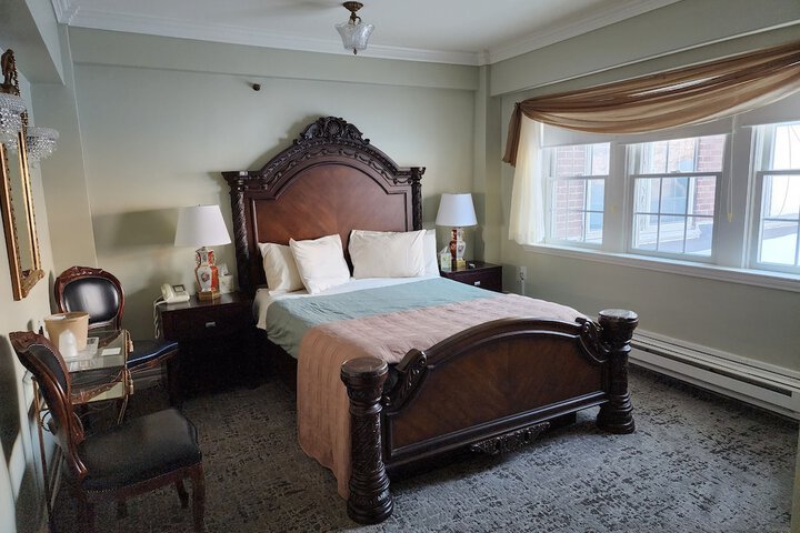 Lowell Inn