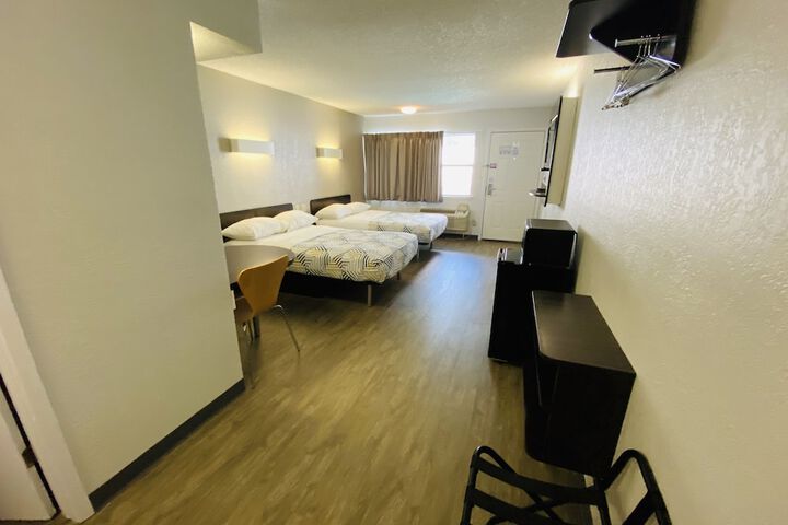 Room 11 of 46
