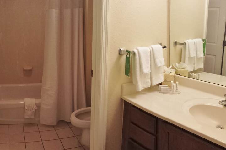 Room 16 of 18
