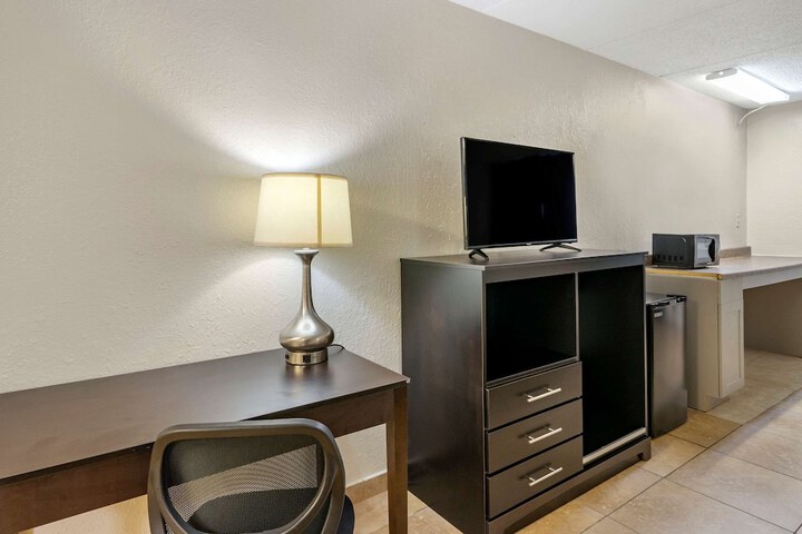 Room 21 of 27