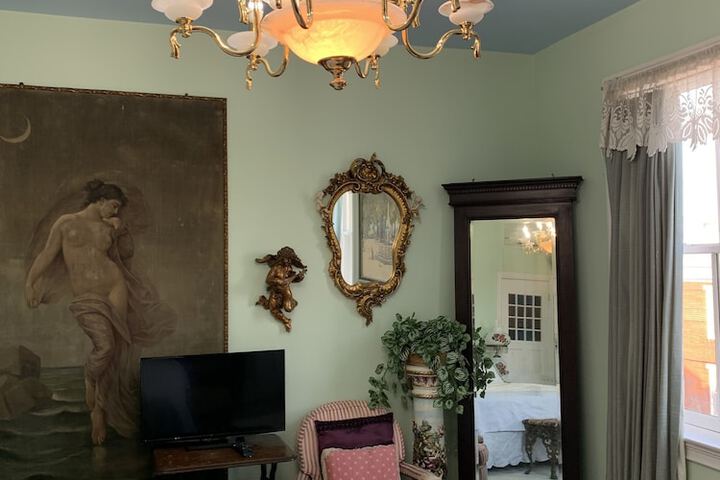 Room 8 of 17