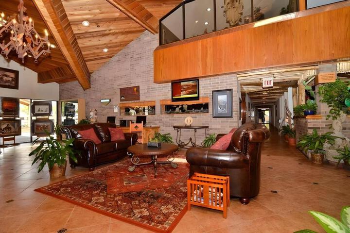 Best Western Plus Saddleback Inn & Conference Center