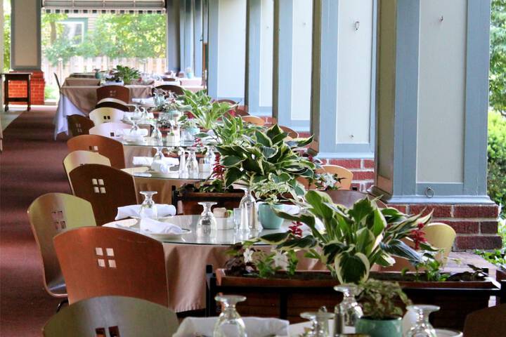 Dining 17 of 21