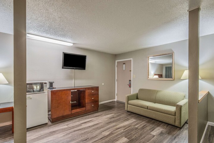 Room 12 of 27