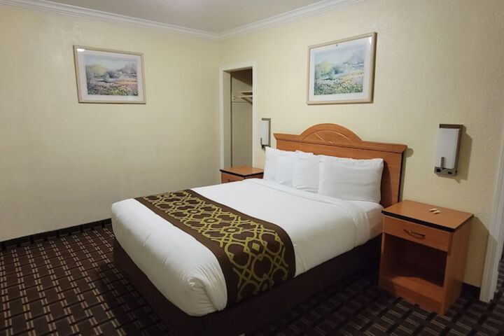 Room 28 of 76