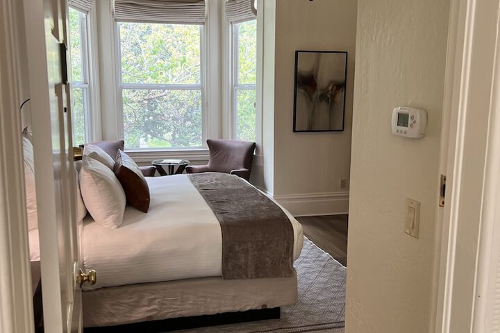 Room 13 of 38