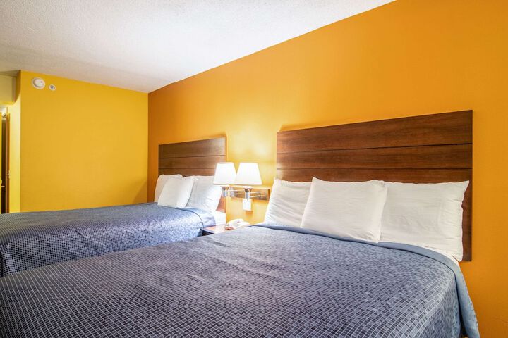 Room 10 of 15