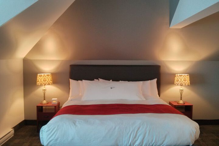 Room 25 of 77