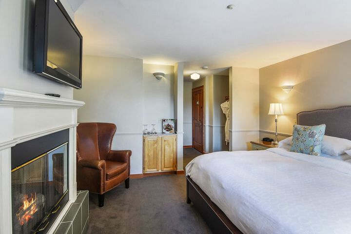 Room 32 of 68