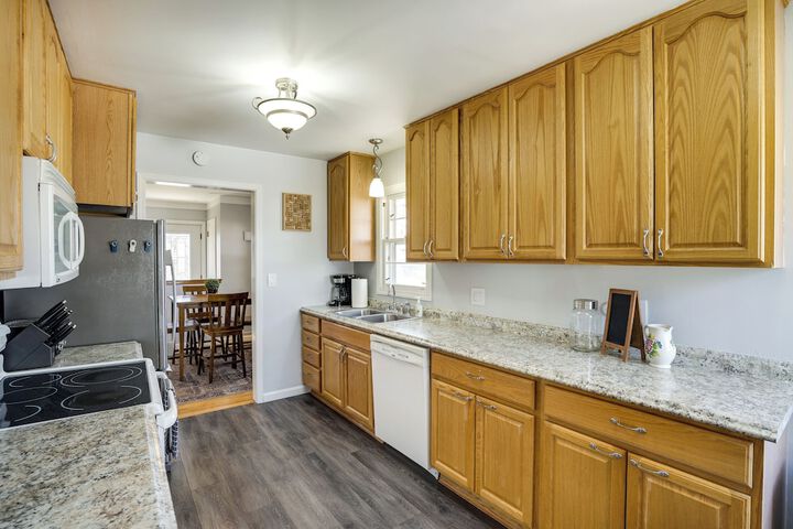 Inviting Minneapolis Vacation Rental w / Game Room!