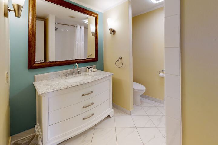 Breezeway Boutique Hotel