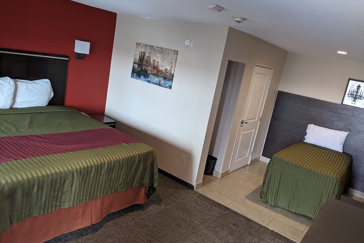 Room 25 of 32