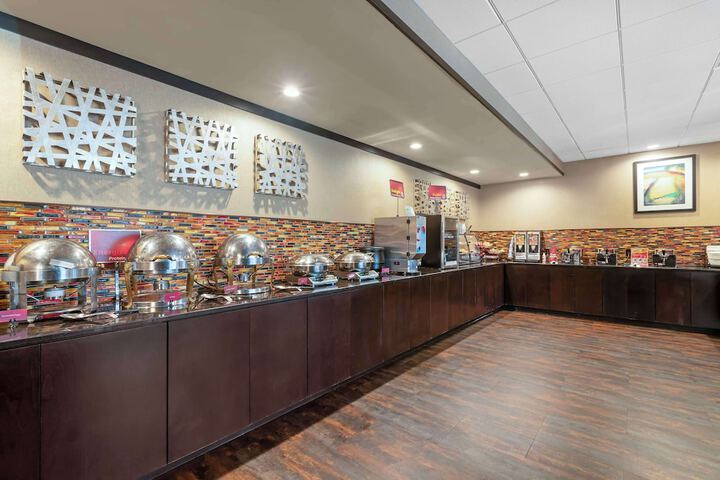 Best Western Plus Midwest Inn