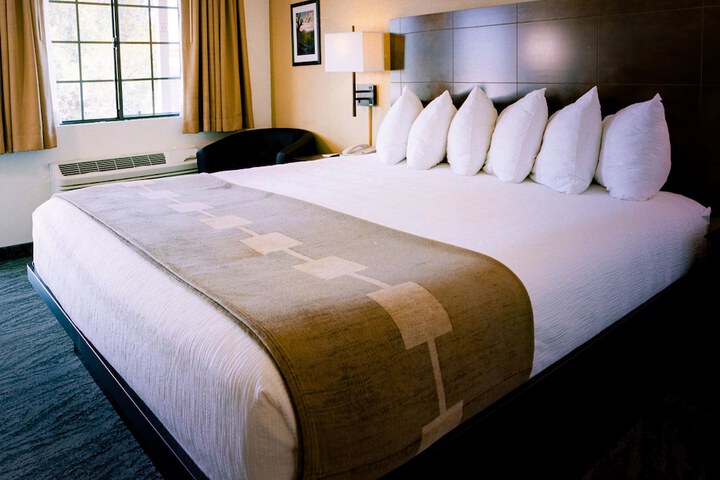 Room 25 of 29