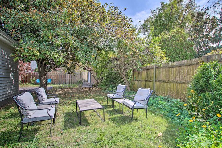 Cottage w / Yard Walk to Historic Attractions