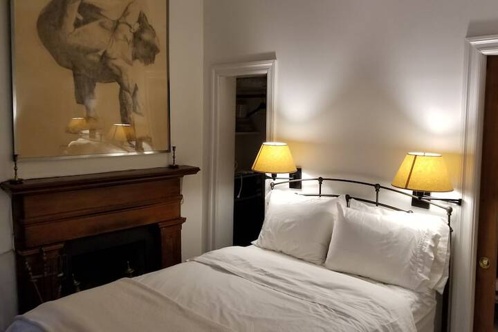 Room 102 of 238