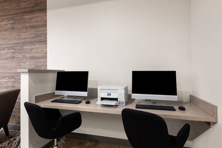 Business Center 48 of 49